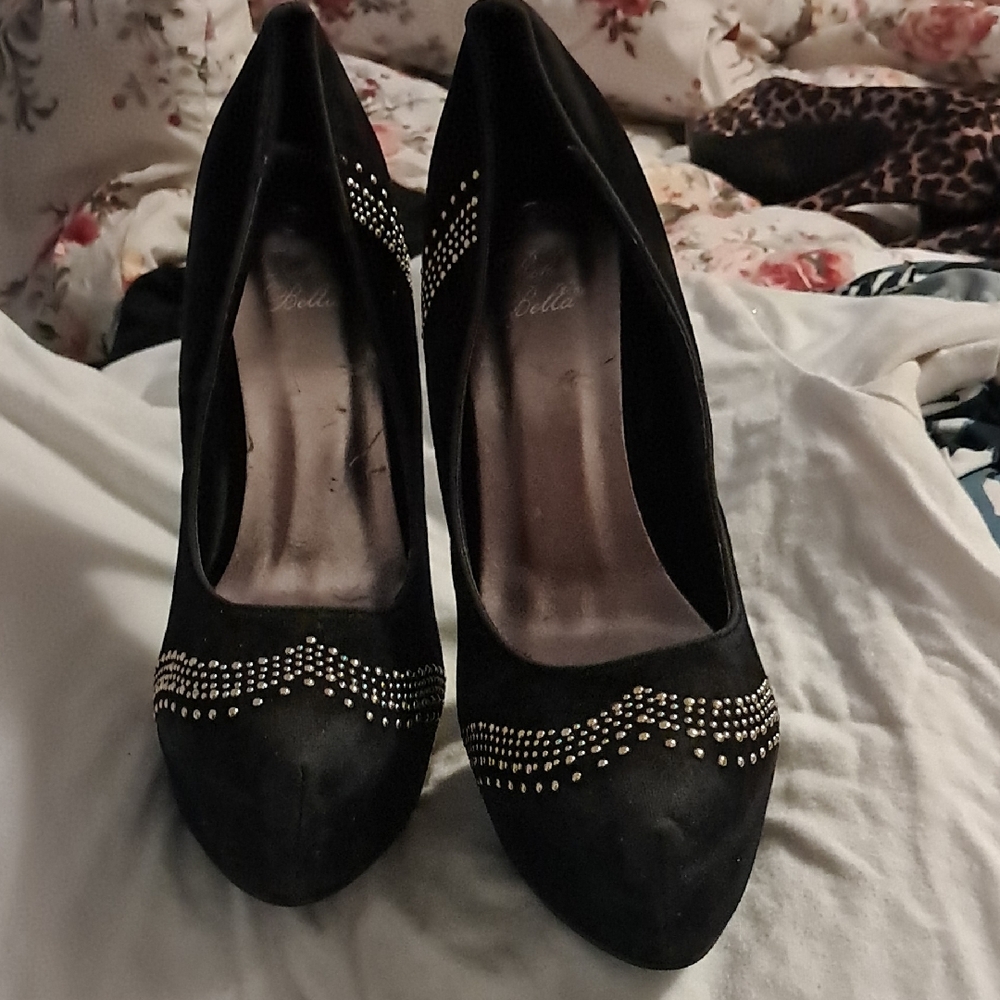 Abella Black Heeled Shoes with Elegant Design